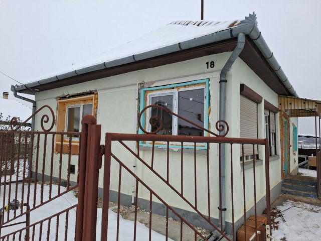 Eladó családi ház, Tápiószentmártonon 24.99 M Ft, 2 szobás