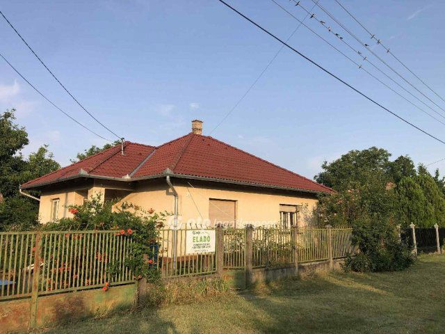 Eladó családi ház, Újszilváson 25.9 M Ft, 3 szobás