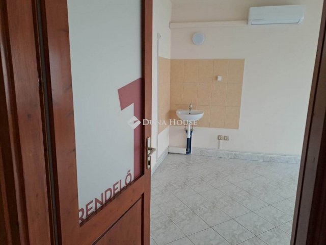 Kiadó üzlethelyiség, Kaposváron 75 E Ft / hó