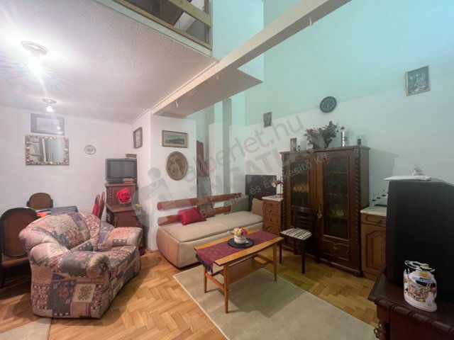 Eladó téglalakás, Budapesten, VI. kerületben, Nagymező utcában