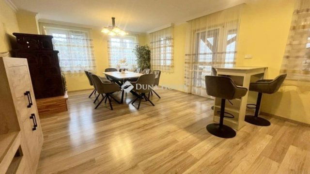 Eladó családi ház, Szombathelyen 74.9 M Ft, 5 szobás