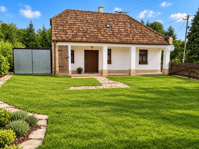 Eladó családi ház, Porván 25 M Ft, 1 szobás