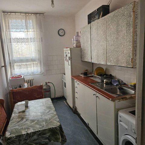 Eladó téglalakás, Oroszlányban 31 M Ft, 2+1 szobás