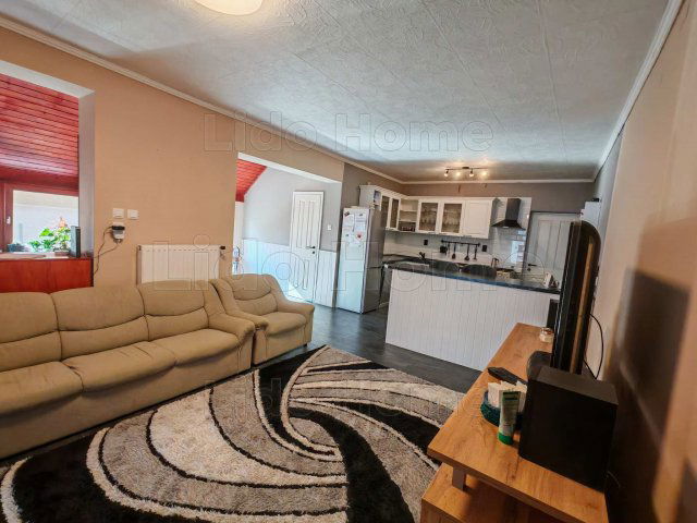 Eladó családi ház, Zalacsányon 83 M Ft, 18 szobás