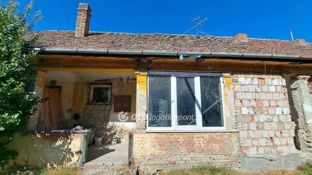 Eladó családi ház, Cegléden 23.5 M Ft, 1+1 szobás