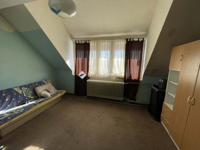 Eladó családi ház, Szegeden 99.5 M Ft, 9 szobás