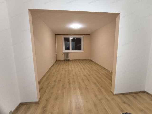 Eladó panellakás, Győrött 49.9 M Ft, 2+1 szobás
