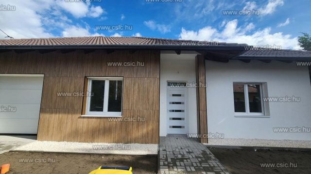 Eladó családi ház, Budapesten, XXI. kerületben, Királyerdő úton