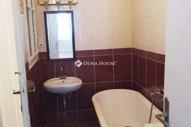 Eladó téglalakás, Budapesten, VIII. kerületben 125 M Ft