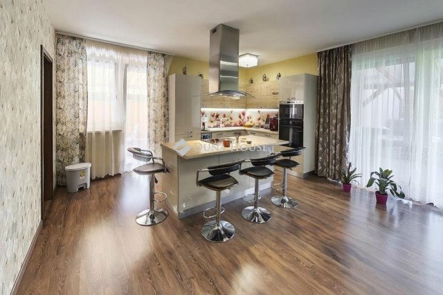 Eladó családi ház, Pomázon 218.5 M Ft, 3 szobás