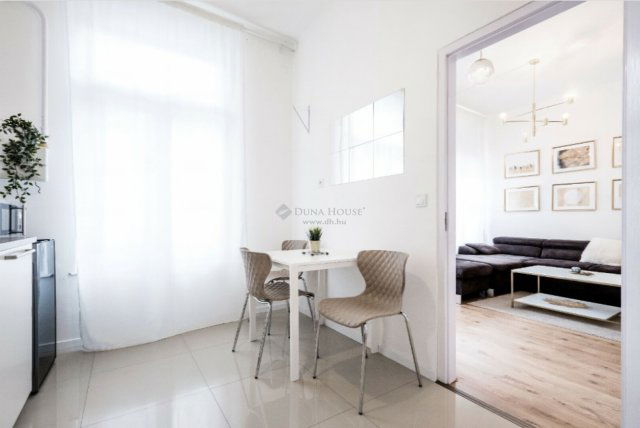 Eladó téglalakás, Budapesten, V. kerületben, Szabadság téren