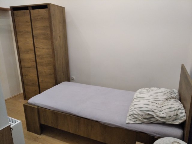 Kiadó téglalakás, albérlet, Pécsett 220 E Ft / hó, 3 szobás