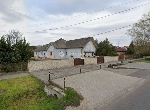 Eladó családi ház, Mendén 179.9 M Ft, 5 szobás
