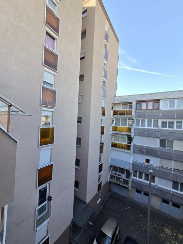 Eladó téglalakás, Szekszárdon 34.6 M Ft, 2 szobás