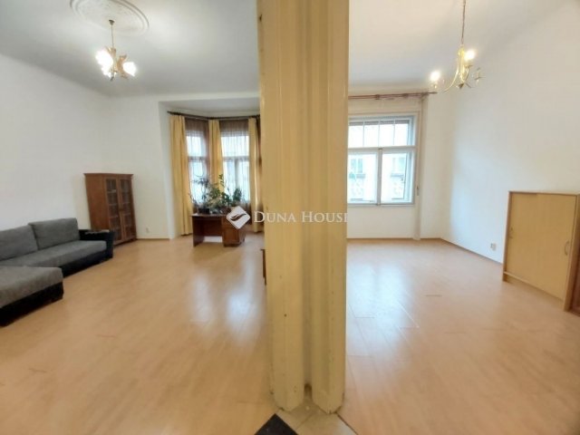 Eladó téglalakás, Budapesten, VI. kerületben 99.9 M Ft, 2 szobás