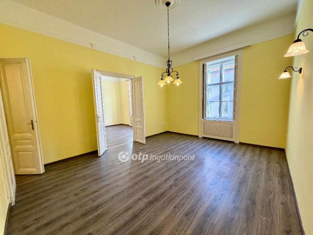 Kiadó téglalakás, albérlet, Szegeden 220 E Ft / hó, 3 szobás