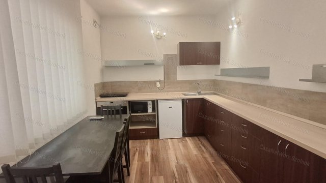 Kiadó téglalakás, albérlet, Szolnokon 170 E Ft / hó, 2 szobás