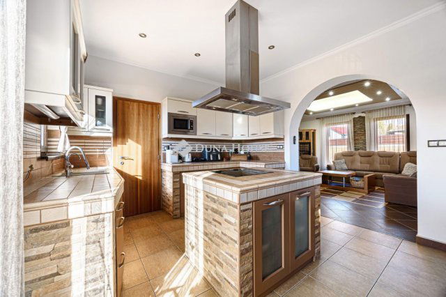 Eladó családi ház, Dunakeszin 255 M Ft, 5 szobás