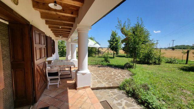 Eladó családi ház, Kiskunlacházán 220 M Ft, 4 szobás