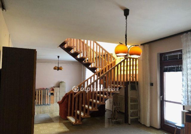 Eladó családi ház, Gyulán 159 M Ft, 5+2 szobás