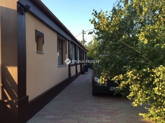 Eladó családi ház, Szadán 130 M Ft, 3 szobás