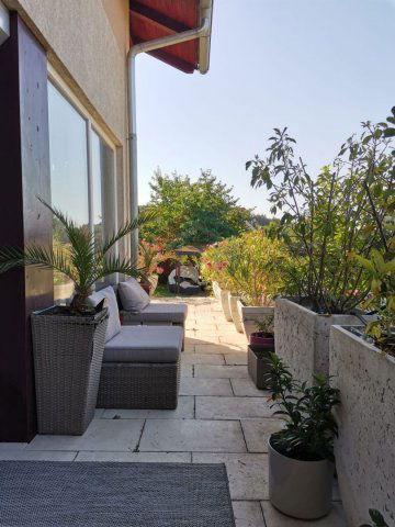 Eladó családi ház, Sopronban 230 M Ft, 8 szobás