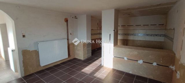 Eladó családi ház, Sásdon 16.5 M Ft, 3 szobás