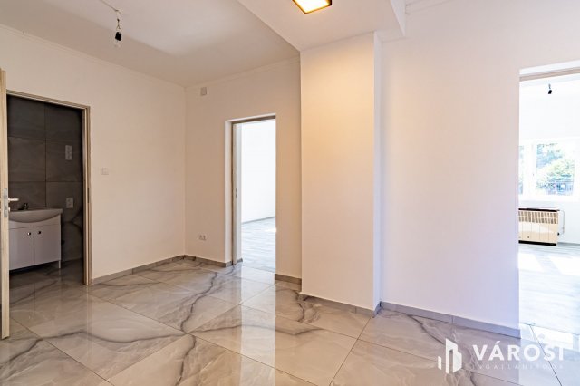 Eladó családi ház, Zsámbokon 62 M Ft, 2 szobás