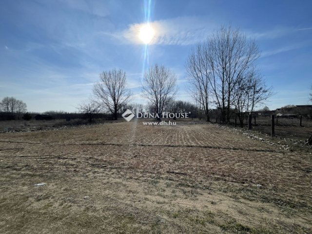 Eladó nyaraló, Tápiószentmártonon 29.99 M Ft, 3 szobás