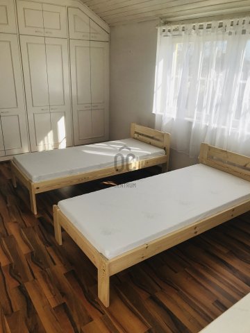 Eladó családi ház, Győrött 140 M Ft, 10 szobás