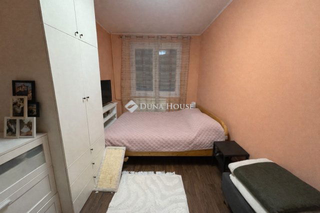 Eladó panellakás, Tatabányán 44.99 M Ft, 3 szobás