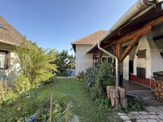 Eladó családi ház, Sóskúton 109.9 M Ft, 5 szobás