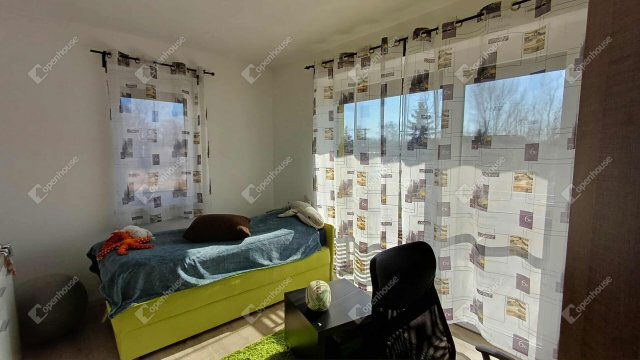 Eladó téglalakás, Győrött 134.5 M Ft, 4 szobás