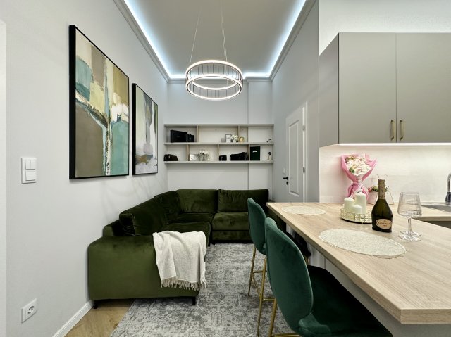 Eladó téglalakás, Budapesten, VII. kerületben, Rákóczi úton