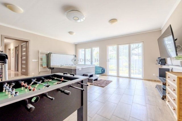 Eladó családi ház, Üllőn 299 M Ft, 6 szobás