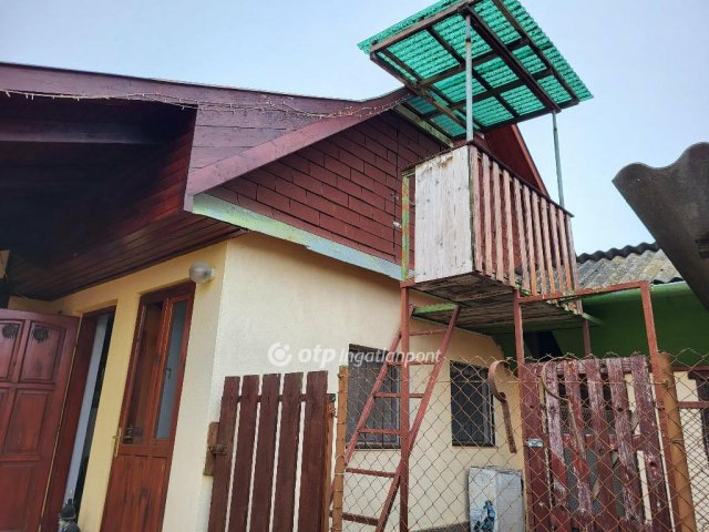 Eladó családi ház, Tápióságon 36.99 M Ft, 2 szobás