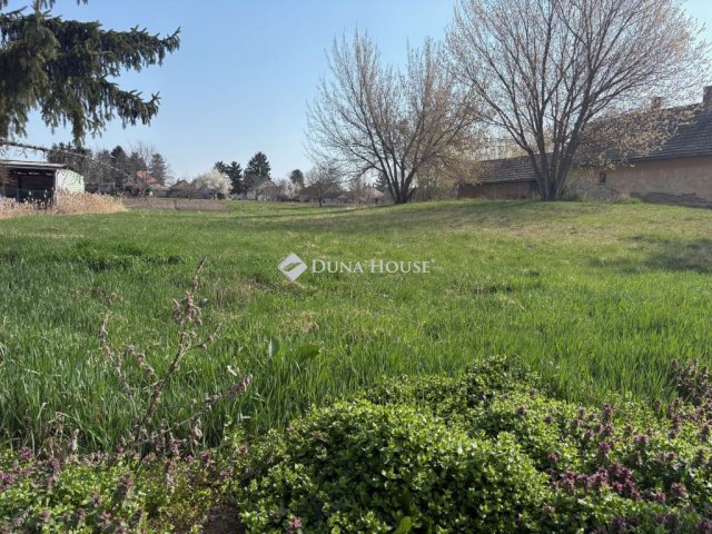 Eladó telek, Lajoskomáromban 5.8 M Ft / költözzbe.hu