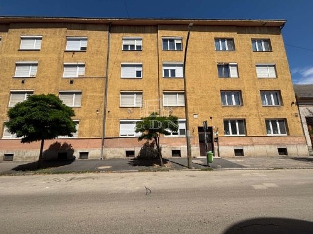 Eladó téglalakás, Szombathelyen 37 M Ft, 2 szobás