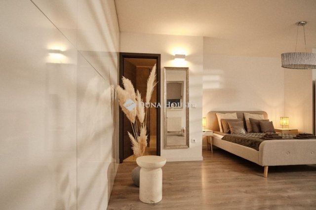 Eladó téglalakás, Pécsett 139.9 M Ft, 2 szobás