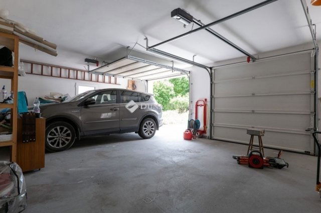 Eladó családi ház, Pécsett 169.9 M Ft, 5+2 szobás