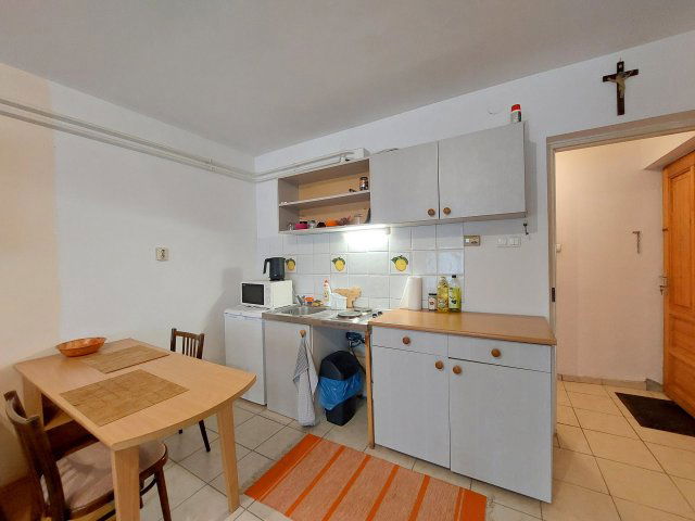 Kiadó téglalakás, albérlet, Szegeden, Borbás utcában, 1 szobás