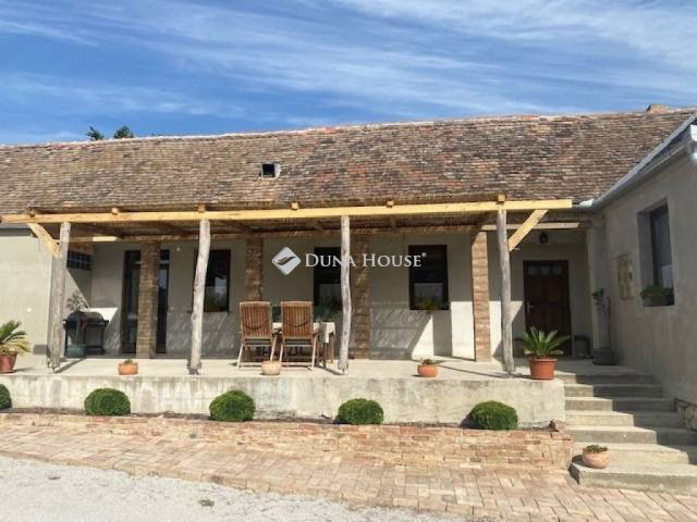 Eladó családi ház, Szőkén 67.99 M Ft, 3 szobás