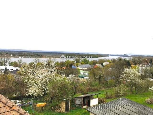 Eladó családi ház, Lábatlanon, Balassi utcában 62 M Ft