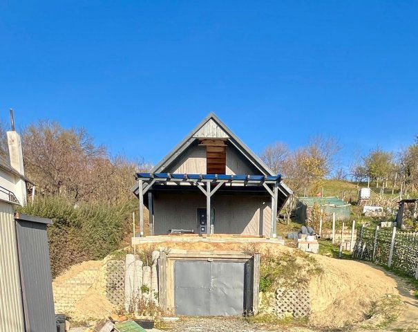 Eladó családi ház, Móron 22.9 M Ft, 2 szobás