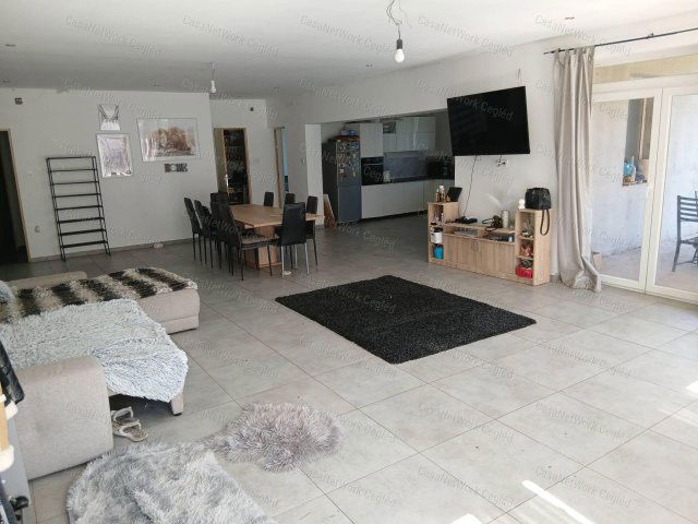 Eladó családi ház, Cegléden 124.9 M Ft, 4 szobás