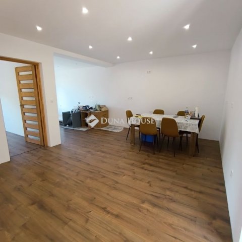 Eladó családi ház, Forráskúton 79.9 M Ft, 5 szobás