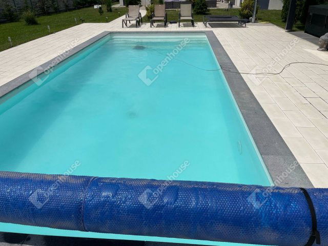 Eladó családi ház, Ajkán 299 M Ft, 5 szobás