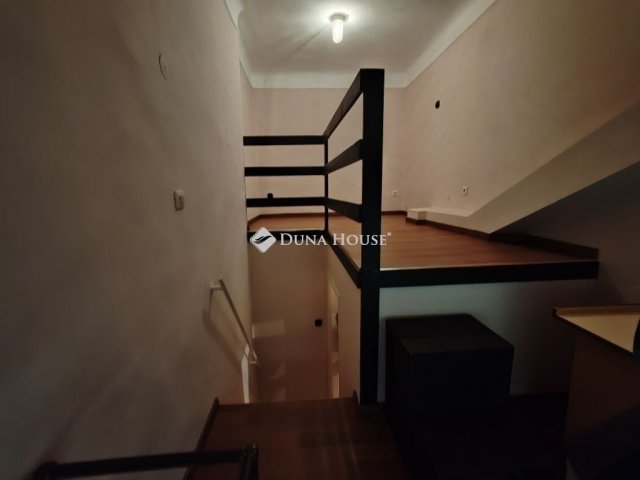 Eladó téglalakás, Budapesten, VI. kerületben 77 M Ft, 2 szobás