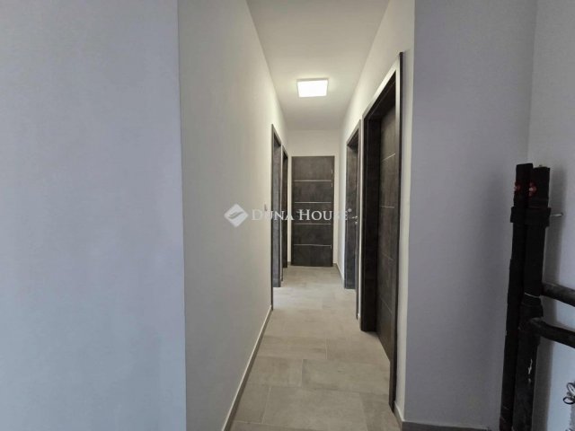 Eladó téglalakás, Szegeden 114.9 M Ft, 3 szobás