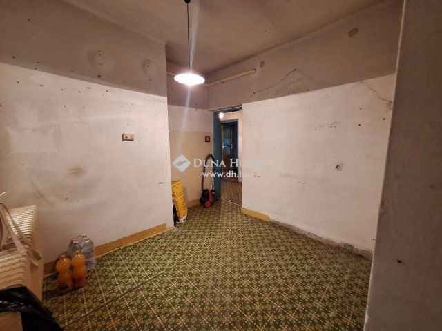 Eladó családi ház, Oroszlányban 44 M Ft, 2 szobás